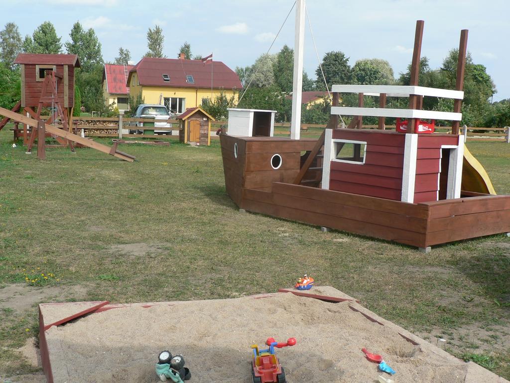 Guest House Podnieki Вентспилс Екстериор снимка